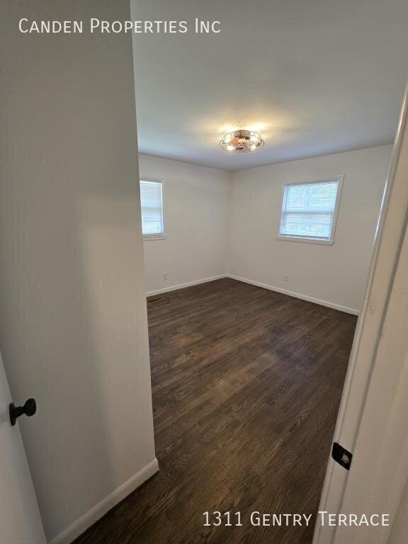 Building Photo - 1311 Gentry Terrace