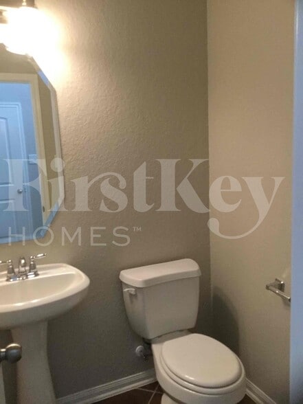 Building Photo - 139 Piney Pathway