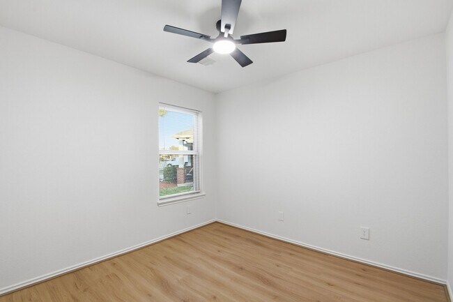 Building Photo - 20615 Moonrise River Ln