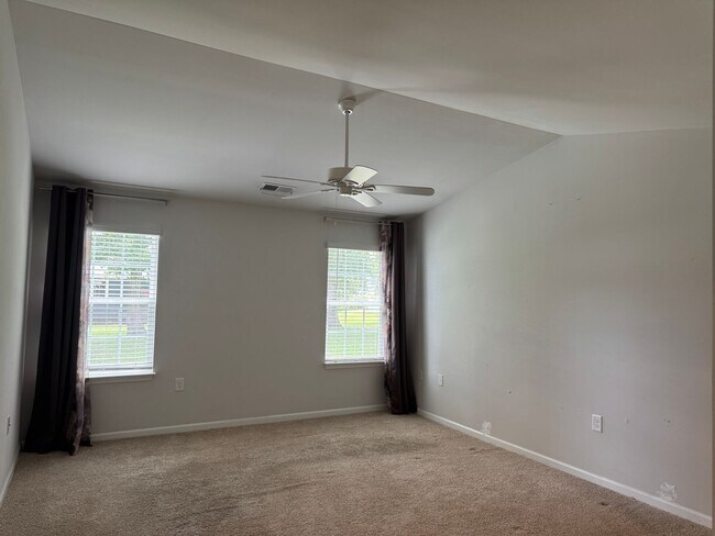 Building Photo - Charming Cul-de-Sac Home in Forest Oaks