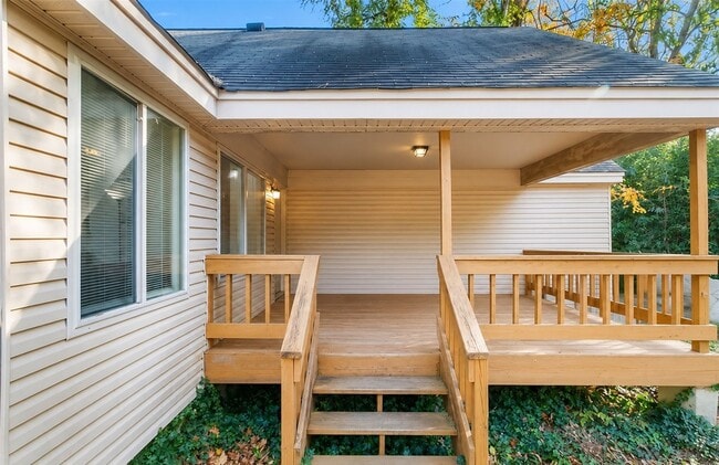 Building Photo - 116 Mimosa Dr