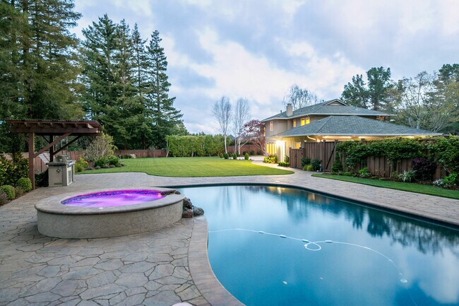 Building Photo - 30 Trophy Ct