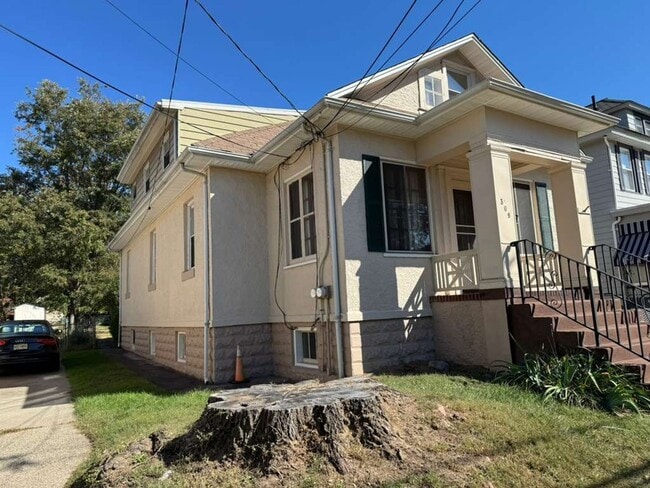 Building Photo - Great Home For RWJMS/Rutgers Students * Walk to New Brunswick/Highland Park Nightlife * All Utili...