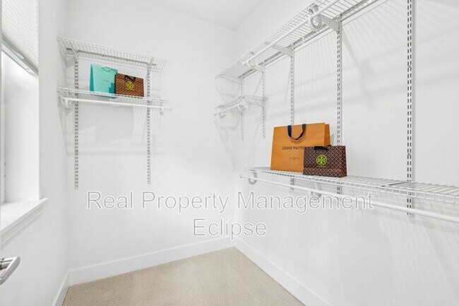 Building Photo - 9635 Thorsk St