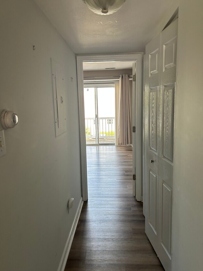 Building Photo - 301 Clayton Xing Pl