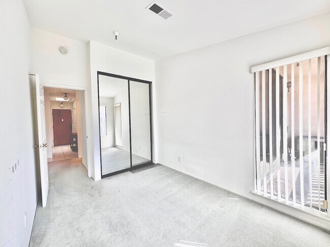 Building Photo - 1400 Carpentier St