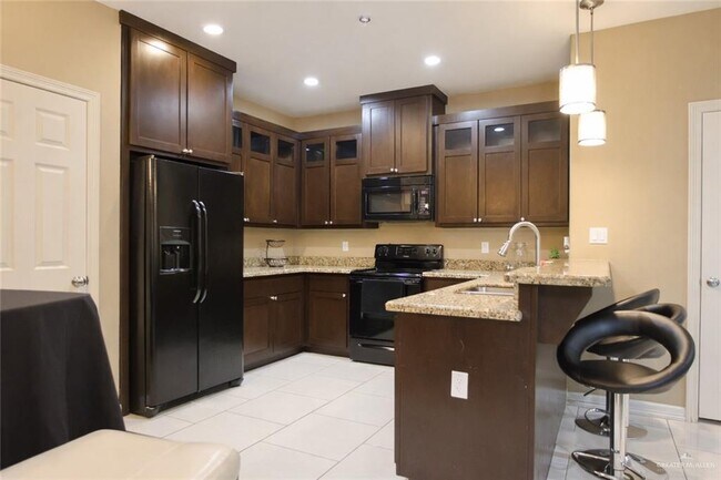 Building Photo - 14 W Daffodil Ave