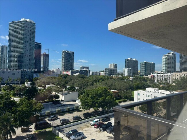 Building Photo - 600 NE 36th St