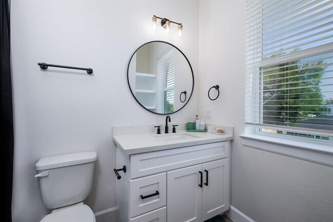 Building Photo - 3546 Seabrook St