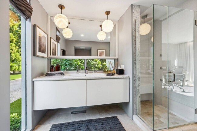 Building Photo - 8 Heller Ln