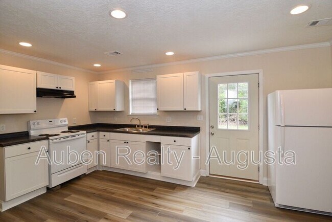 Building Photo - 1924 Roberson Rd