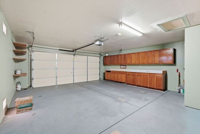 Building Photo - 8063 S New Abbey Dr