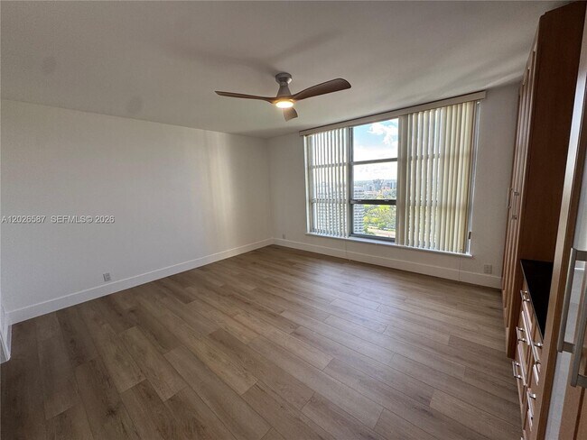 Building Photo - 3530 Mystic Pointe Dr