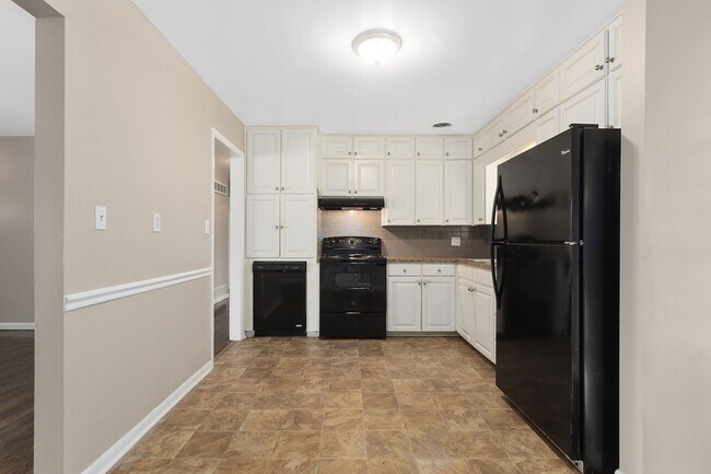 Building Photo - 1219 W 35th St