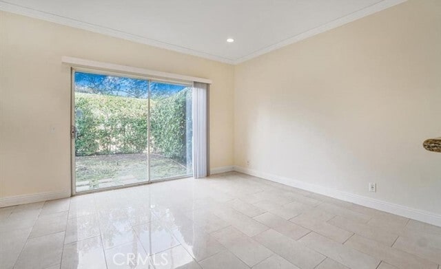 Building Photo - 6011 E Queens Dr