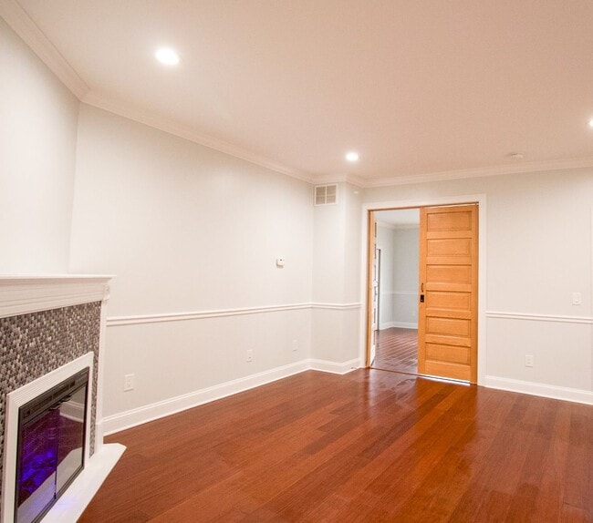 Building Photo - 607 Washtenaw Ave