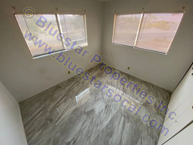 Building Photo - 18511-15Symeron