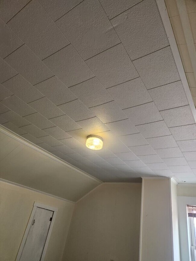 Building Photo - 413-415-415 N 6th Ave