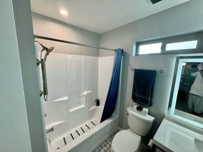 Building Photo - 905 Mohican Dr