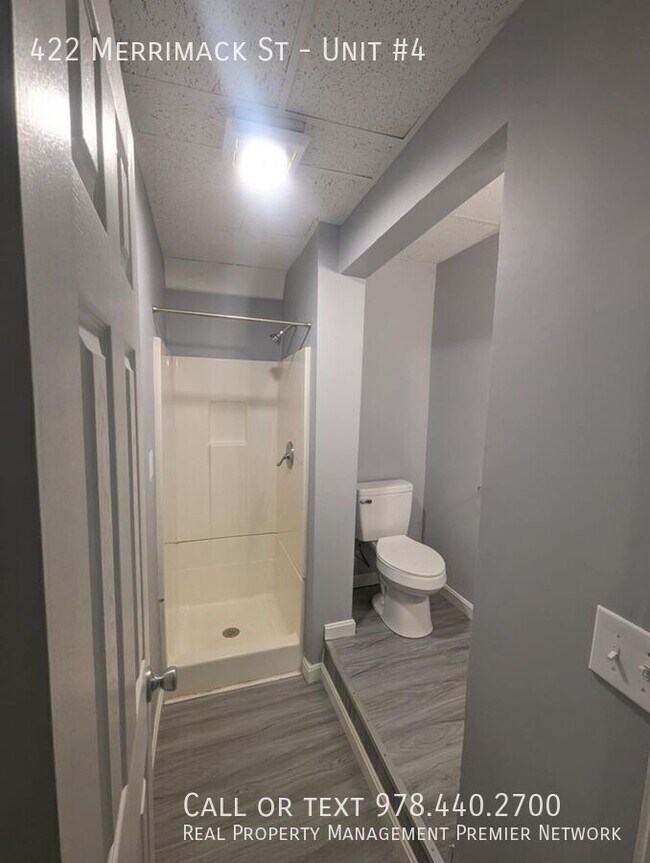 Building Photo - 422 Merrimack St