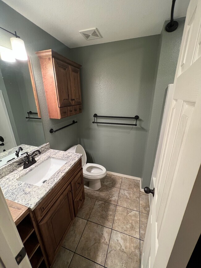 Building Photo - 22 Lyndhurst Dr