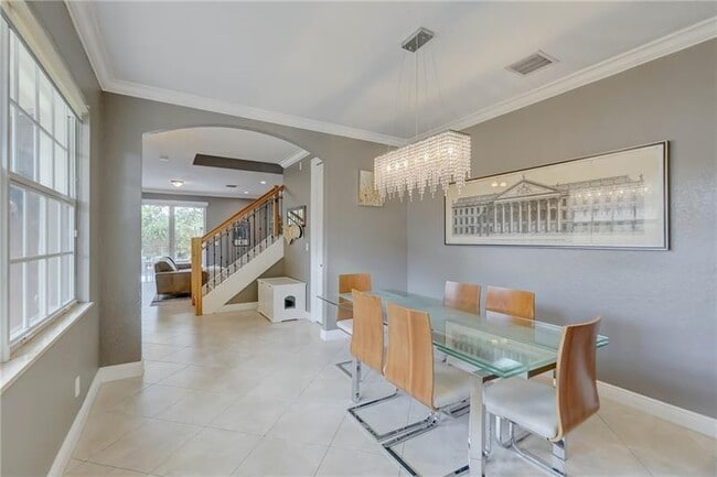 Building Photo - 1109 NE 16th Ave