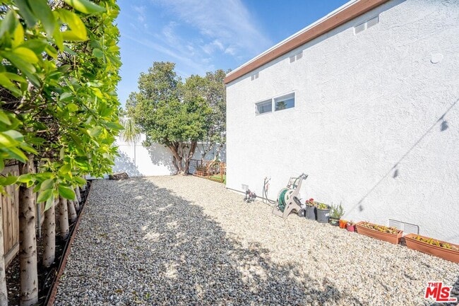 Building Photo - 5705 Jamieson Ave