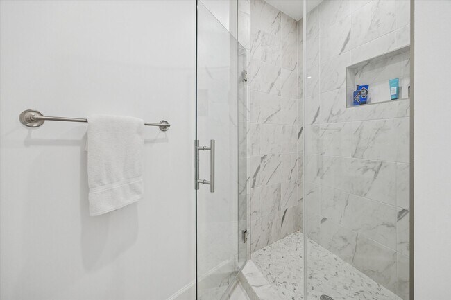 Building Photo - 2211 Briarglen Dr