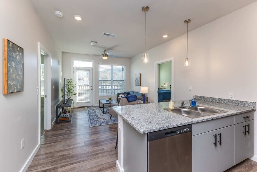 Building Photo - 2746 Central Pkwy