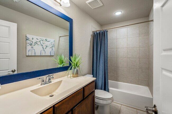 Building Photo - 16719 Highland Country Dr