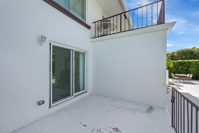 Building Photo - 1702 S Ocean Blvd