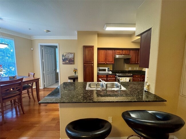 Building Photo - 7575 Kirby Dr