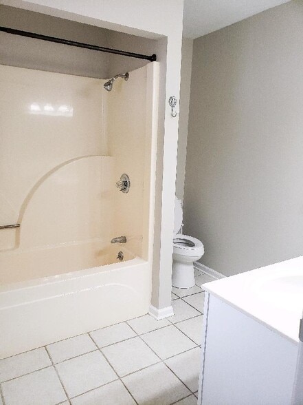 Building Photo - 924 Stonebrook Dr