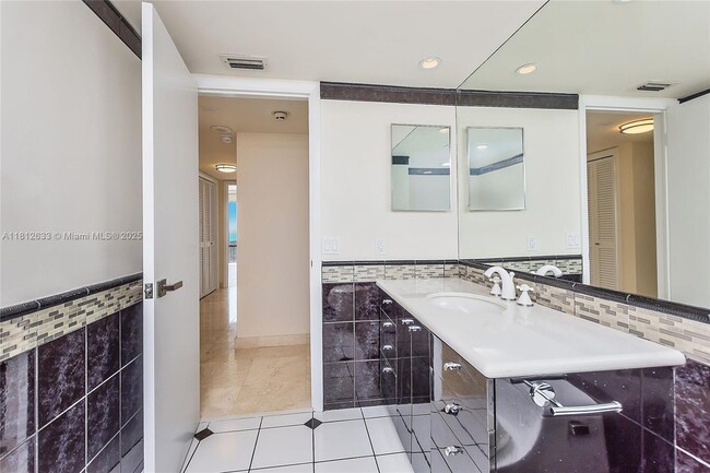 Building Photo - 881 Ocean Dr