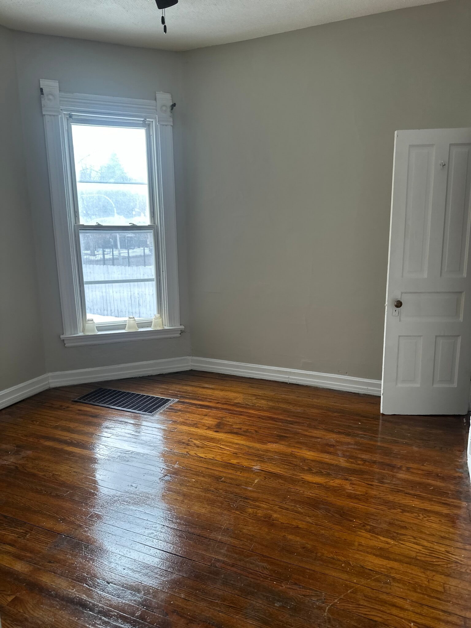 Bedroom - 2818 W Wilcox St