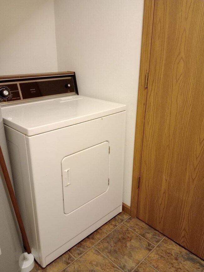 Building Photo - 3546-3548-3548 Prescott Dr