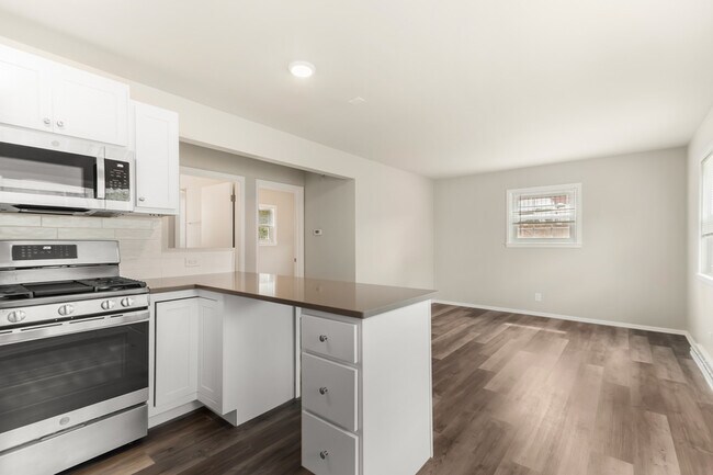 Building Photo - W164N8815 Mill St