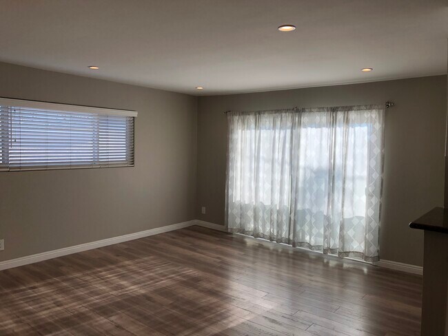 Den / Dinning - 844 7th St