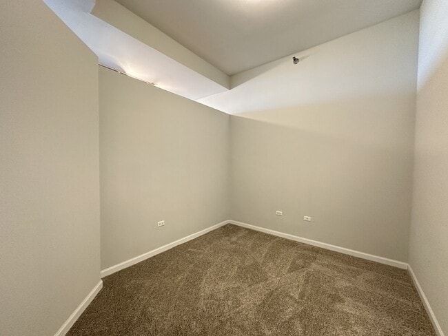 Building Photo - 1464 S Michigan Ave