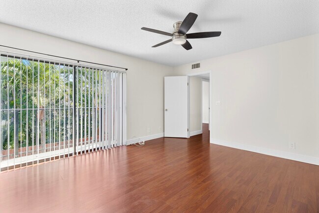 Building Photo - 1420 Augusta Cir