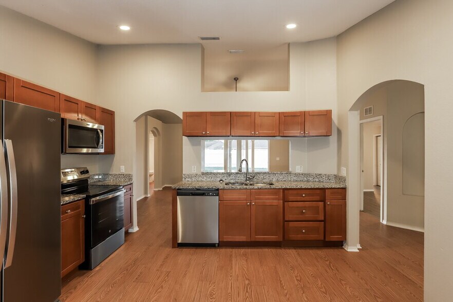Building Photo - 1710 James Pointe Dr