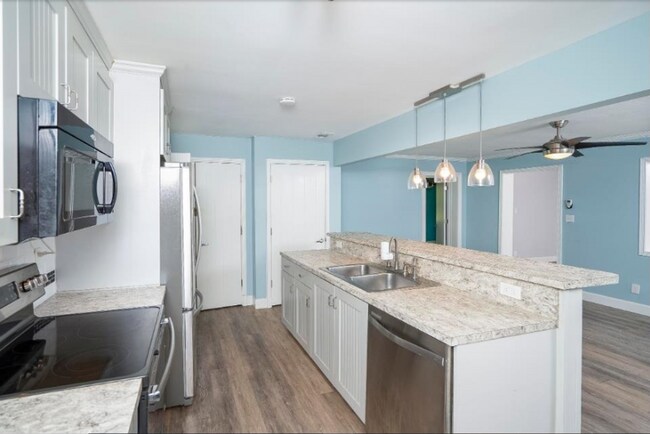 Building Photo - DAVIS SHORES RENTAL AVAILABLE!