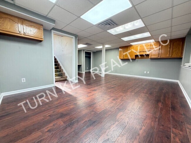 Building Photo - 2221 Diane Dr