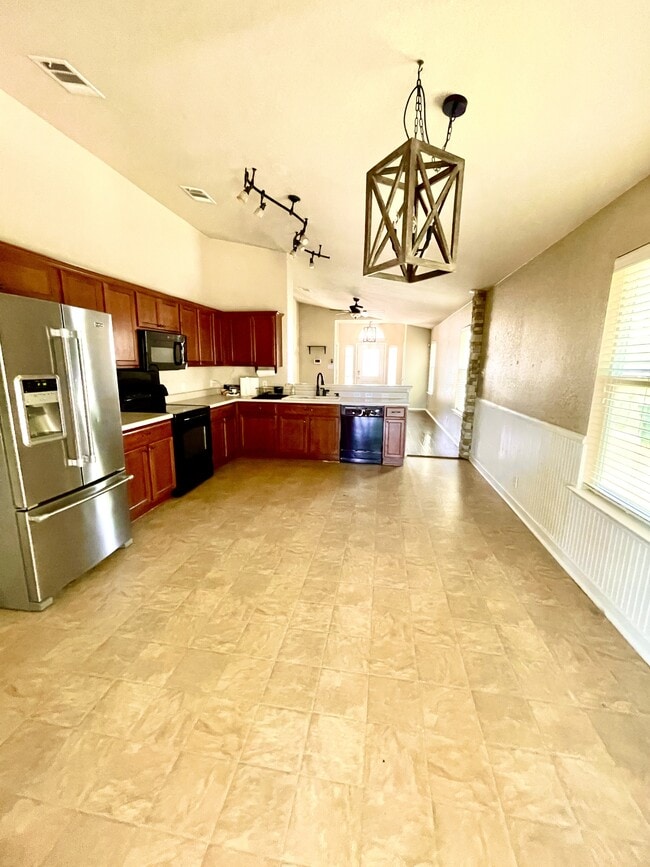 Building Photo - 659 Tom Kemp Dr