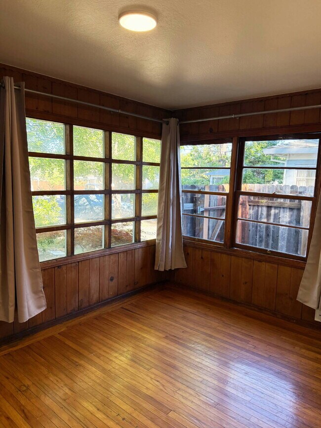 Building Photo - Charming one-bedroom, one-bath home