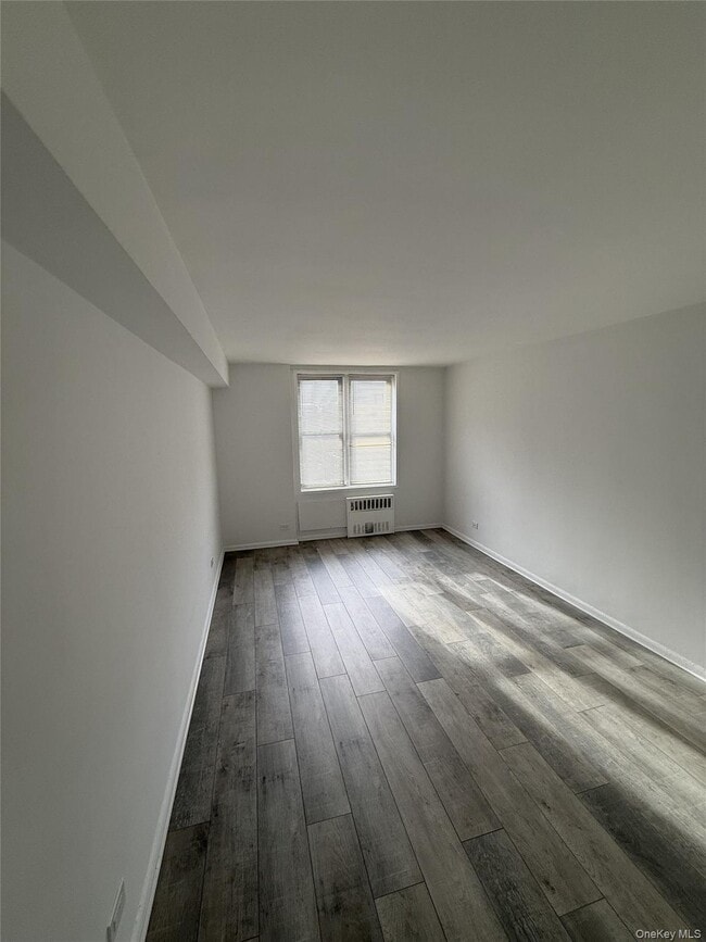 Building Photo - 83-30 Vietor Ave