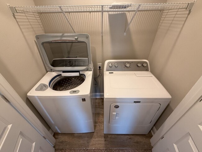 Building Photo - 3 bedroom 2.5 bath townhome tucked inside ...
