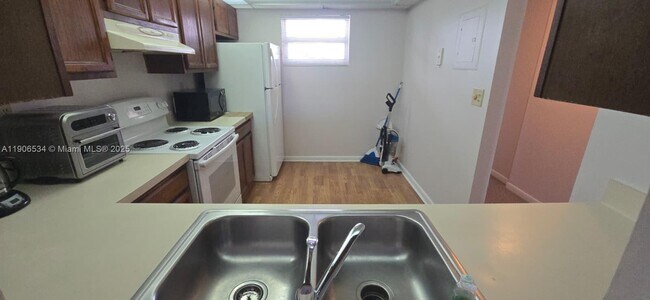 Building Photo - 1200 NW 87th Ave