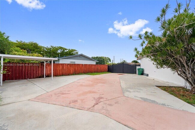 Building Photo - 13611 SW 77th St