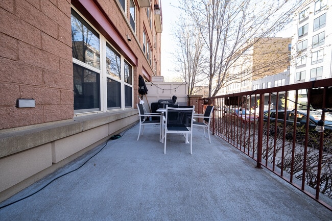 Building Photo - 615 N 1st St